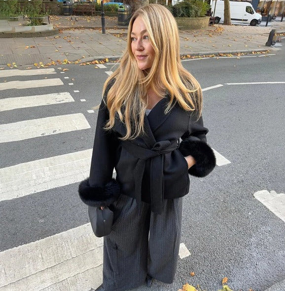 Isabella - Abrigo de lana con detalle de piel en los puños